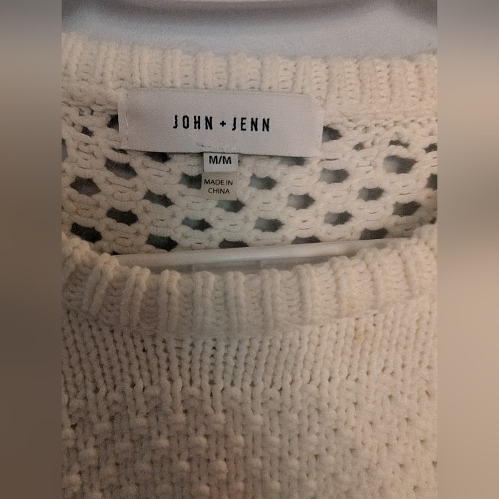 John + Jenn White Crew Neck Short Sleeve Shirt with Knit Texture - Picture 4 of 4